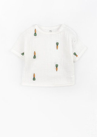 Muslin t-shirt and shorts for a baby