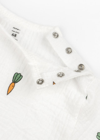 Muslin t-shirt and shorts for a baby