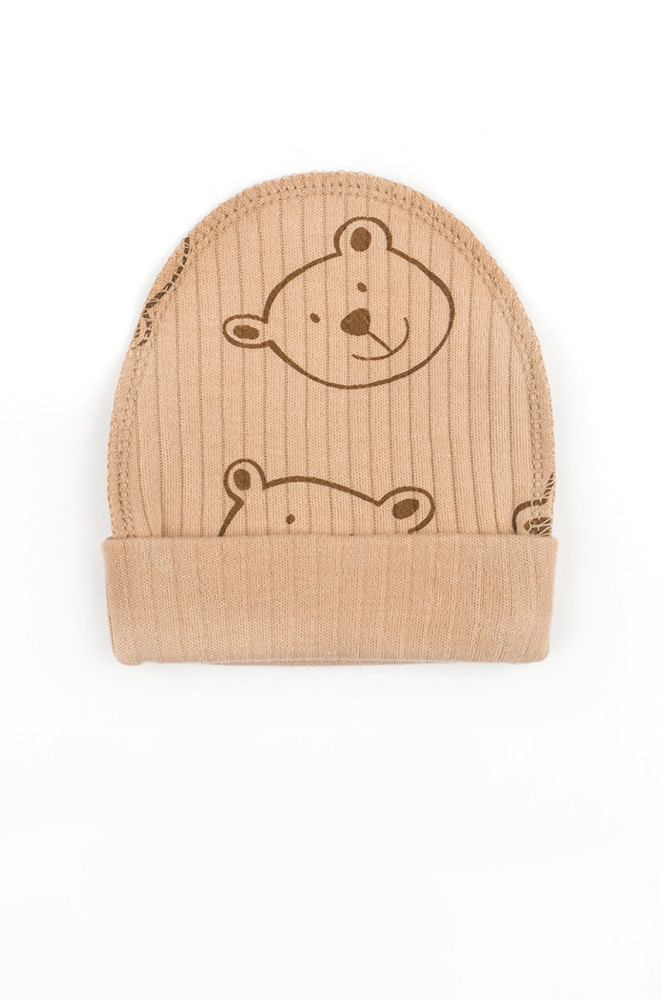 Czapeczka niemowlęca Bear on Coffee z zewnętrznymi szwami interlock