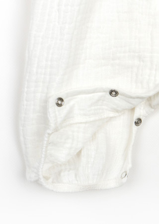 Комбинезон из муслина для девочки с кружевом