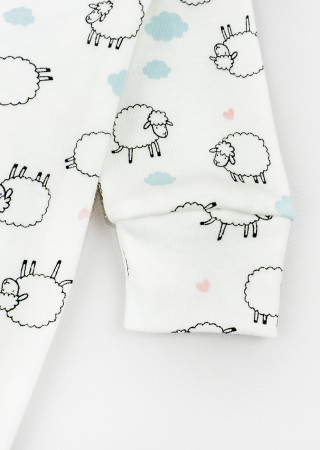 Baby sleepsuit Cute Lambs with snaps and closed feet