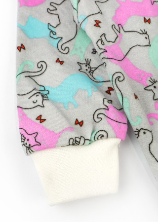 Комбинезон от трех месяцев с принтом котики