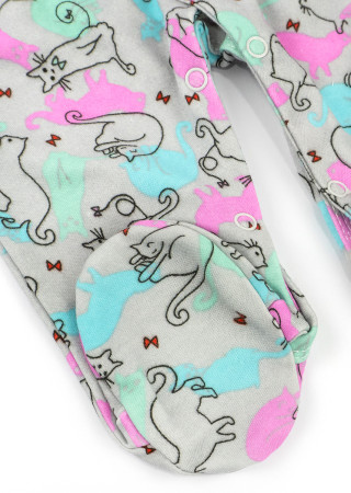 Комбинезон от трех месяцев с принтом котики